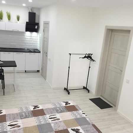 خيرسون Small Underground Apartment At The Center المظهر الخارجي الصورة