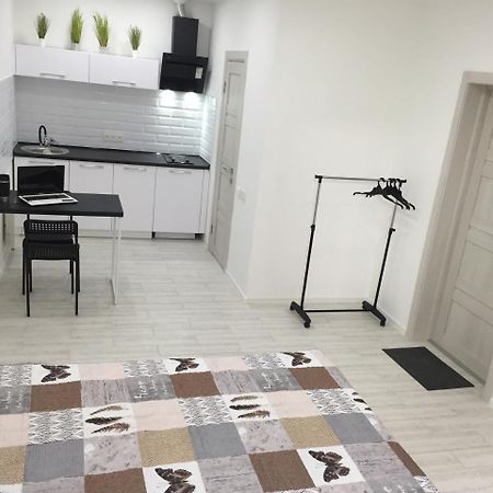 خيرسون Small Underground Apartment At The Center المظهر الخارجي الصورة