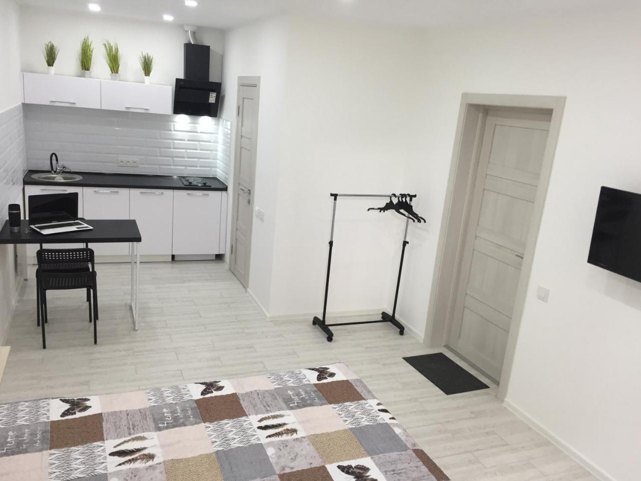 خيرسون Small Underground Apartment At The Center المظهر الخارجي الصورة