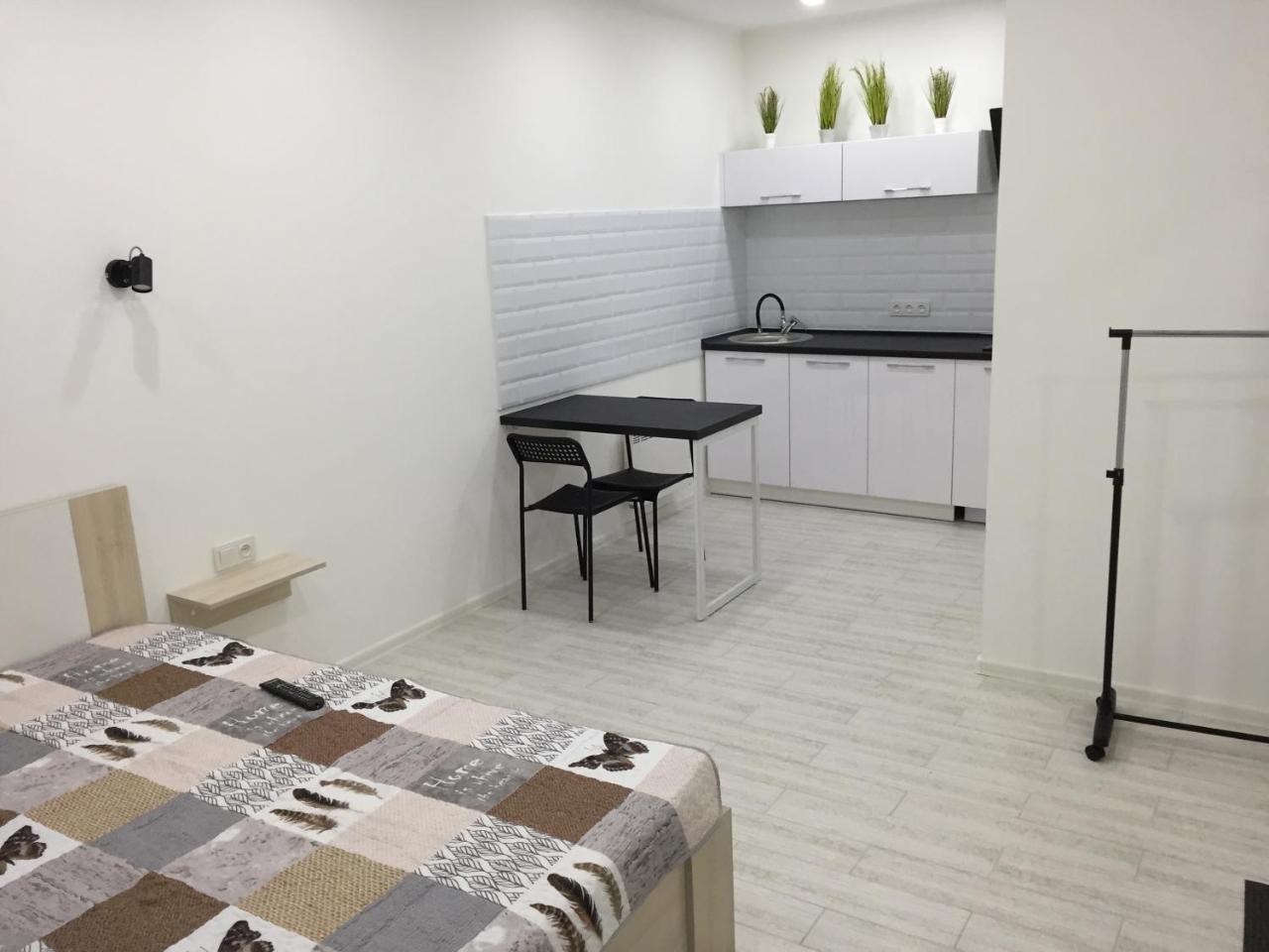 خيرسون Small Underground Apartment At The Center المظهر الخارجي الصورة